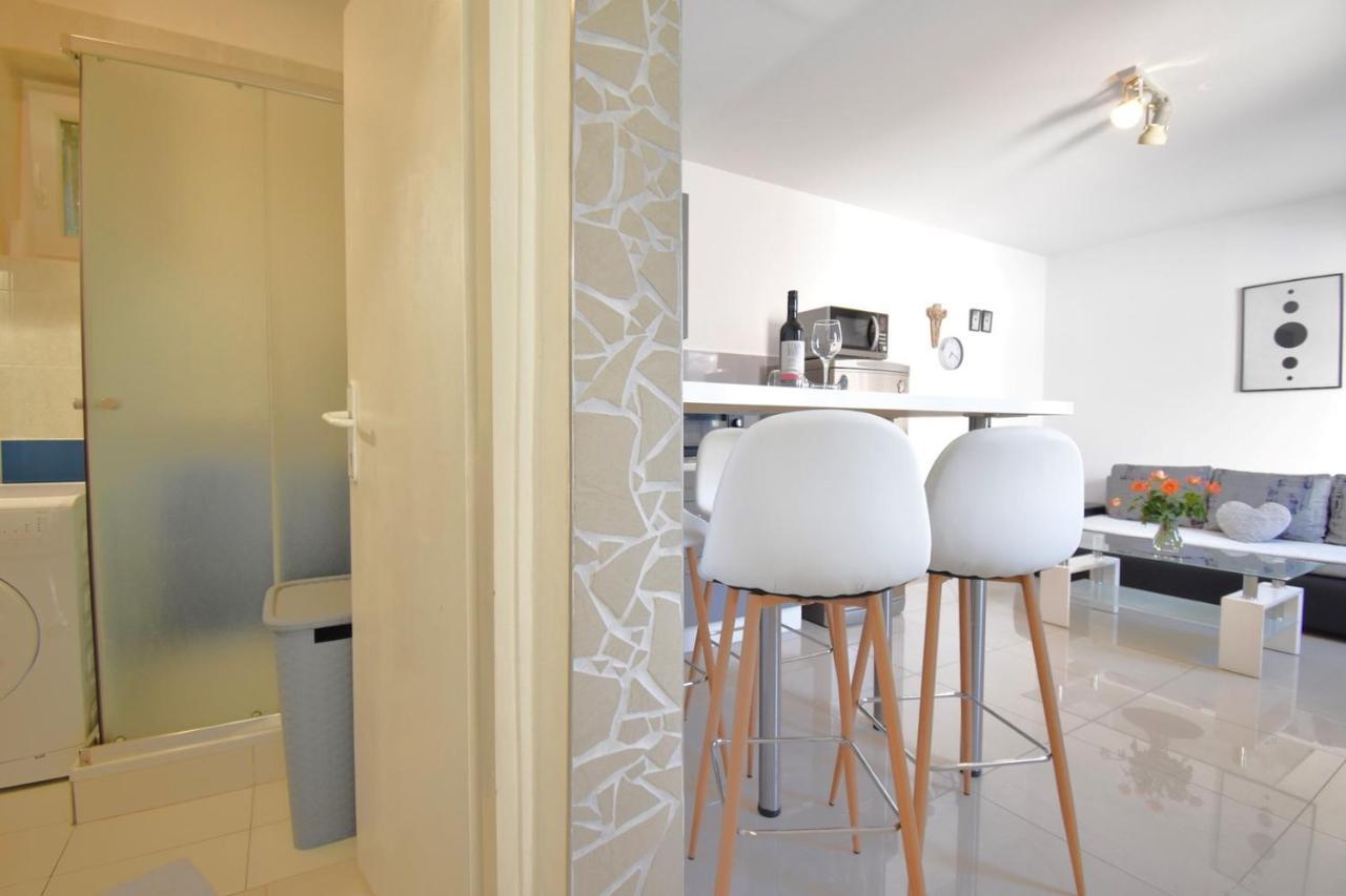 City Centre Apartment With Terrace 2 Пула Экстерьер фото