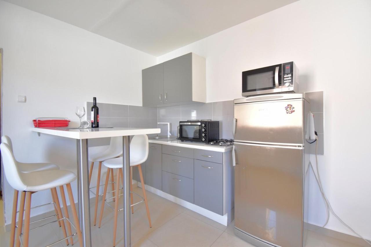 City Centre Apartment With Terrace 2 Пула Экстерьер фото