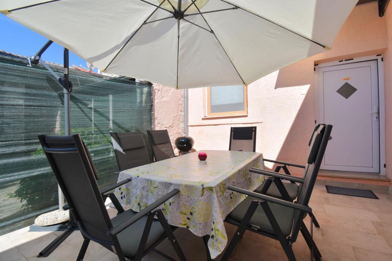 City Centre Apartment With Terrace 2 Пула Экстерьер фото